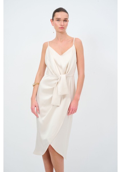 V Yaka Elbise fırsatları