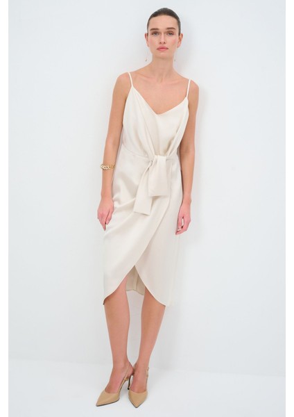 V Yaka Elbise indirimleri