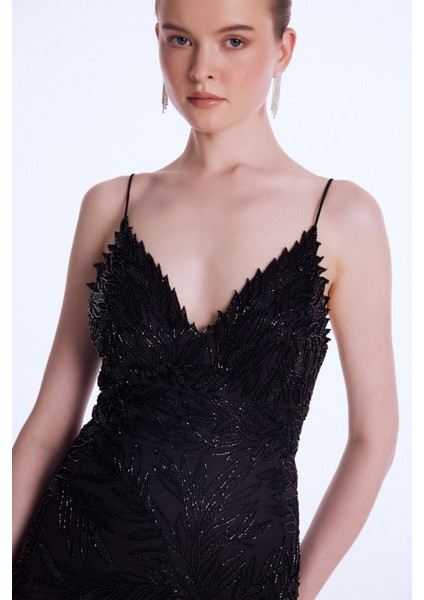 Night Zoom V Yaka İşlemeli Mini Elbise modelleri