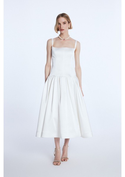 Mert Aslan Kare Yaka Uzun Elbise