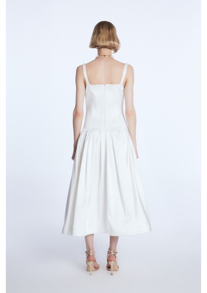 Mert Aslan Kare Yaka Uzun Elbise indirimleri