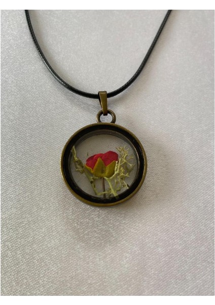 Kurutulmuş Kırmızı Gül Deri Ipli Kolye