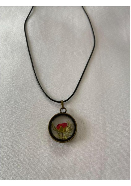 Kurutulmuş Kırmızı Gül Deri Ipli Kolye fiyatları