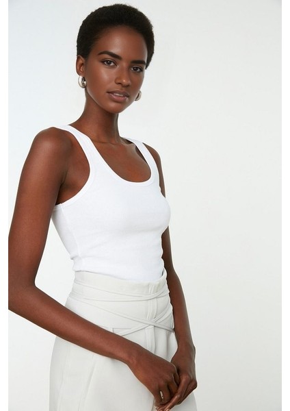 Beyaz Fitted Havuz Yaka Fitilli Esnek Örme Atlet fiyatları