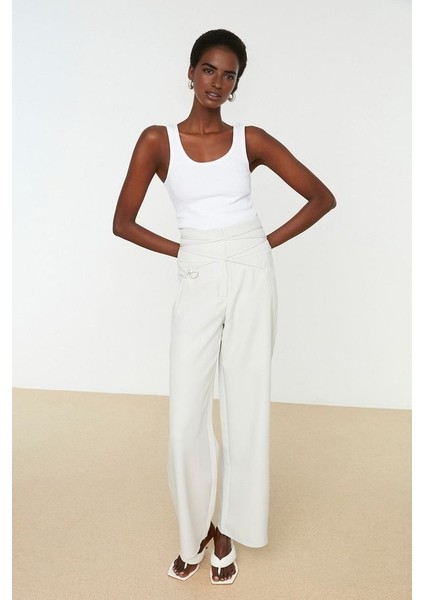 Beyaz Fitted Havuz Yaka Fitilli Esnek Örme Atlet fırsatları