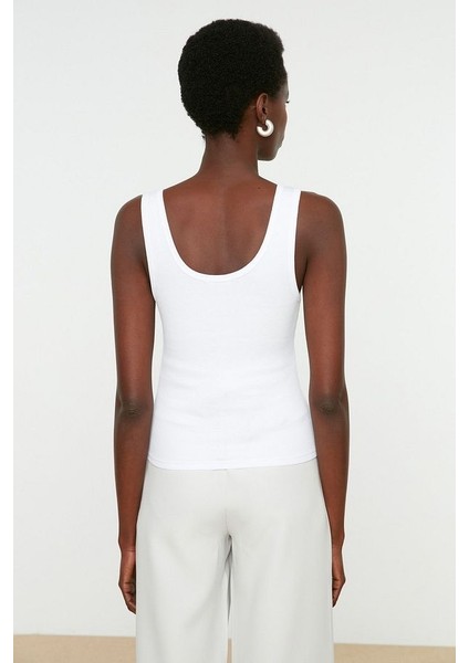 Beyaz Fitted Havuz Yaka Fitilli Esnek Örme Atlet indirimleri