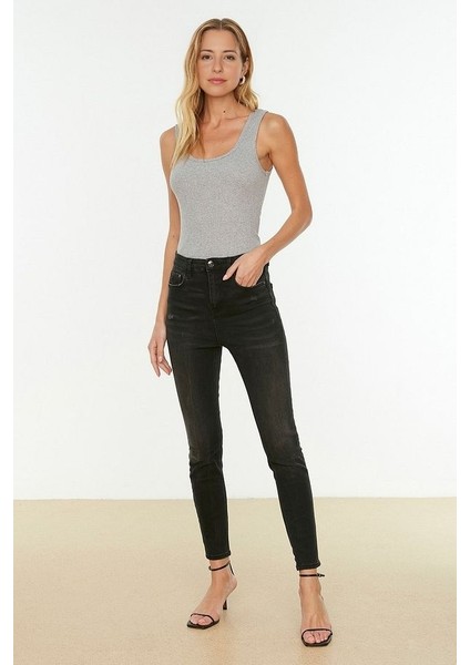 Gri Fitted Havuz Yaka Fitilli Esnek Örme Atlet indirimleri