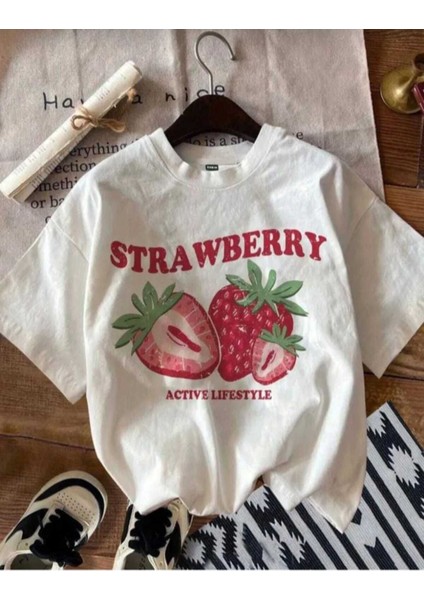 Malkoçbey Çilek Baskılı Oversize Unisex Basic T-Shirt