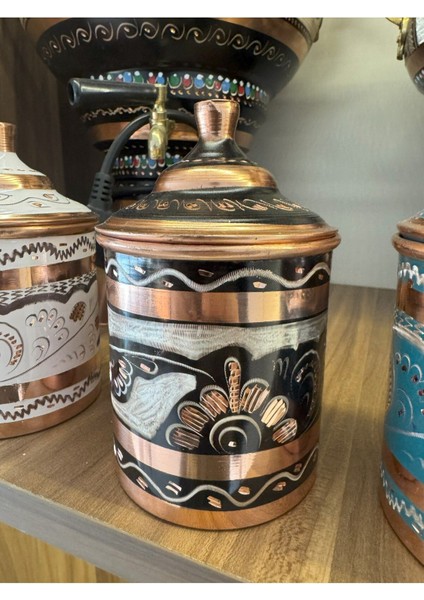 Bakır Işlemeli Siyah Baharatlık, Şık ve Zarif Mutfak Aksesuarı