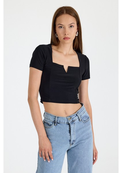 Siyah Kare Yaka V Kesim Detaylı Crop Bluz 10432