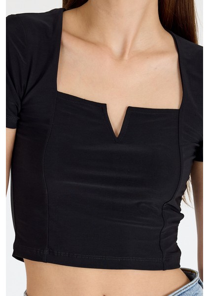Siyah Kare Yaka V Kesim Detaylı Crop Bluz 10432 fırsatları