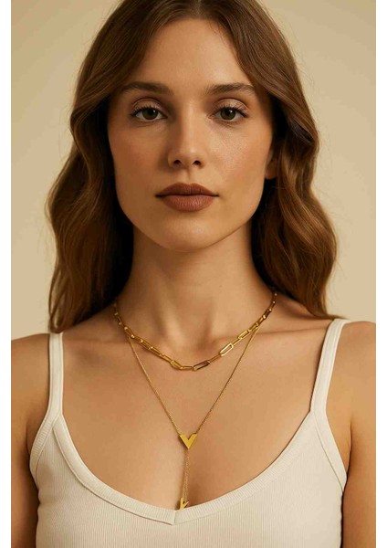 Altın Renk Paslanmaz Çelik Kombin Kolye | Iki Katmanlı Zincir ve V Harf Detaylı Şık Tasarım | Kadın Takı Modası | Kararma Yapmayan Dayanıklı Takı | Günlük ve Özel Günler Için Modern Kolye Modeli
