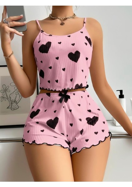 - Pamuklu Pembe Üstüne Siyah Kalp Desenli Askılı Fitilli Şortlu Pijama Takımı