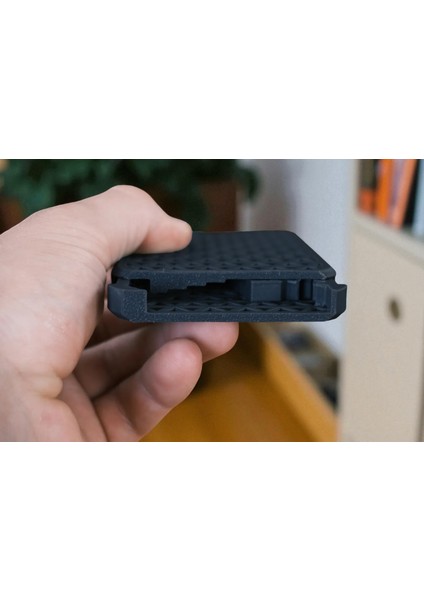 3D Kayar Kartlık – Petg Malzeme, Bal Peteği ve Üçgen Desenli, Siyah Renk