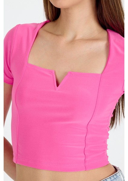 Pembe Kare Yaka V Kesim Detaylı Crop Bluz 10432 fırsatları