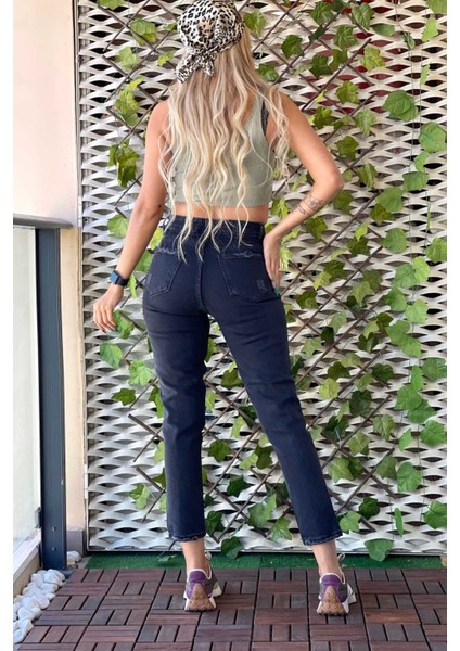 Önden Yırtmaçlı Kadın Mom Jean Pantolon 4074-830 Siyah fırsatları