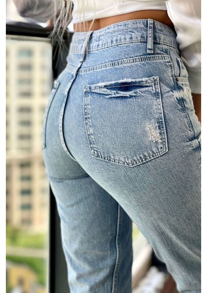 Önden Yırtmaçlı Kadın Mom Jean Pantolon 4074-830 Açık Mavi fırsatları