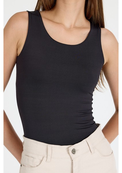 Siyah Slim Fit Kolsuz Basic Atlet 9194M fırsatları