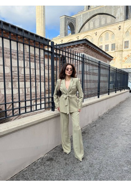 Kadın Ikili Kuşaklı Blazer Ceket Pantolon Takım