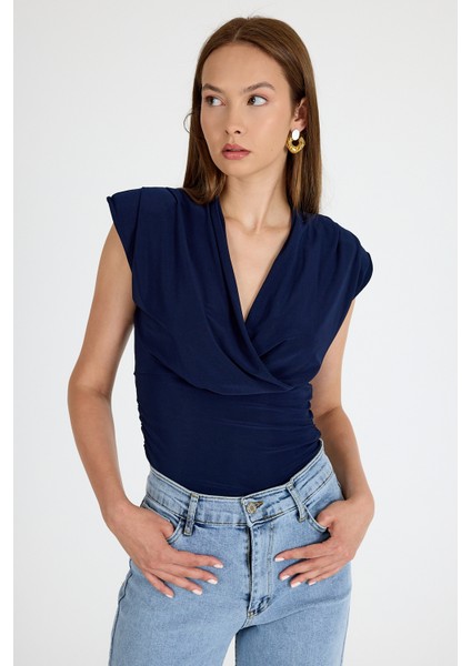 Laci Vatkalı Kruvaze Yaka Drapeli Bluz 2487 fiyatları