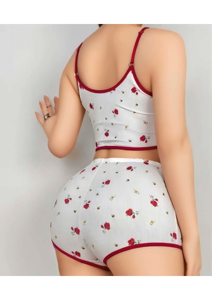- Pamuklu Beyaz Üstüne Kırmızı Gül Desen Fitilli Askılı Şortlu Pijama Takımı fiyatları