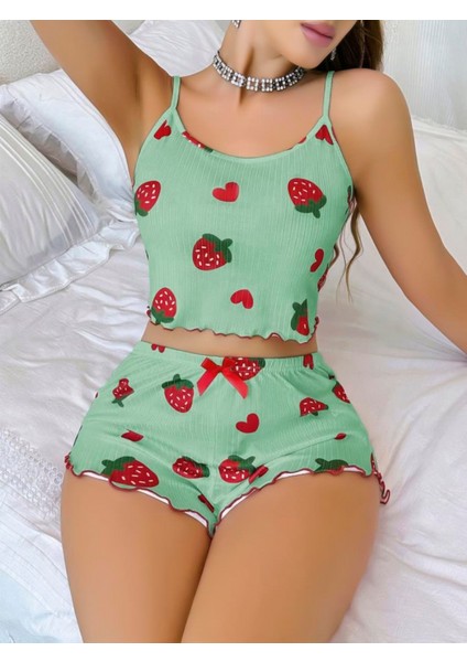 - Pamuklu Yeşil Üstüne Çilek Desen Fitilli Askılı Şortlu Pijama Takımı