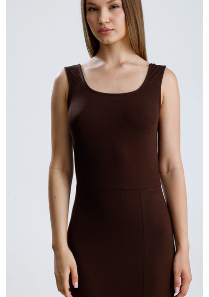 Kolsuz Kare Yaka Yırmaçlı Örme Viskon Elbise | ELB36253 Kahve fırsatları