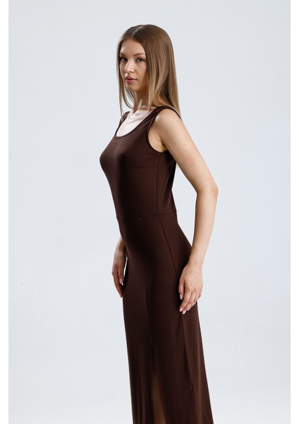 Kolsuz Kare Yaka Yırmaçlı Örme Viskon Elbise | ELB36253 Kahve