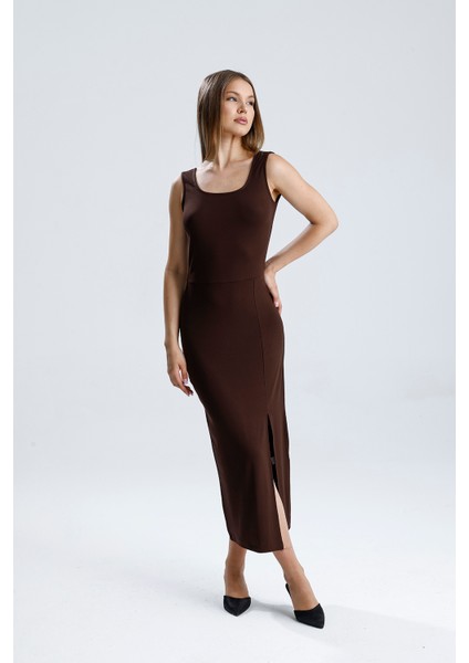 Kolsuz Kare Yaka Yırmaçlı Örme Viskon Elbise | ELB36253 Kahve