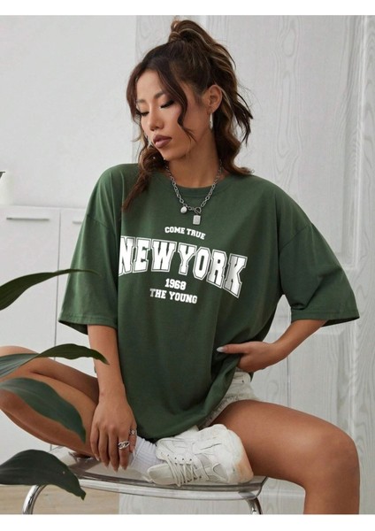 The Young New York 1968 Baskılı Oversize T-Shirt fırsatları