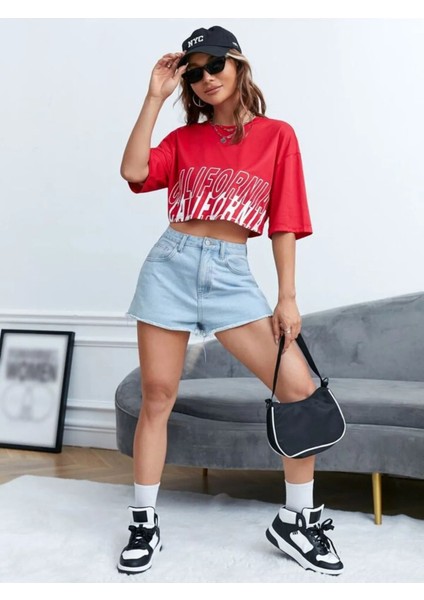 Kadın California Baskılı Oversize Crop T-Shirt fiyatları