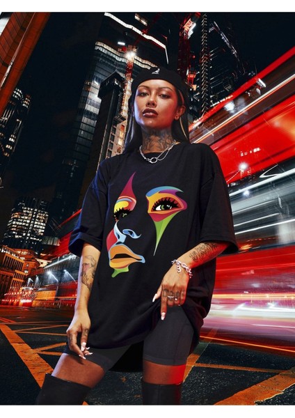 Büyük Beden Renkli Yüz Figür Baskılı Siyah Oversize T-Shirt modelleri