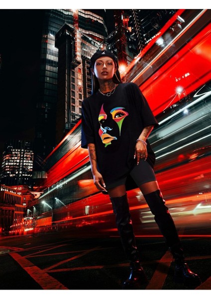 Büyük Beden Renkli Yüz Figür Baskılı Siyah Oversize T-Shirt indirimleri