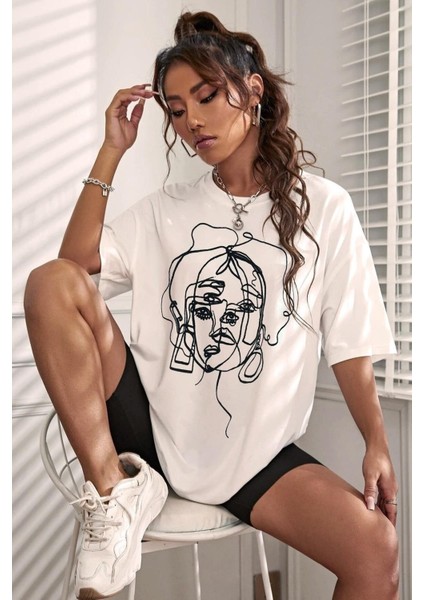 Kadın Beyaz Yüz Baskı Detaylı Oversize T-Shirt