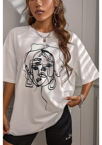 Kadın Beyaz Yüz Baskı Detaylı Oversize T-Shirt fiyatları