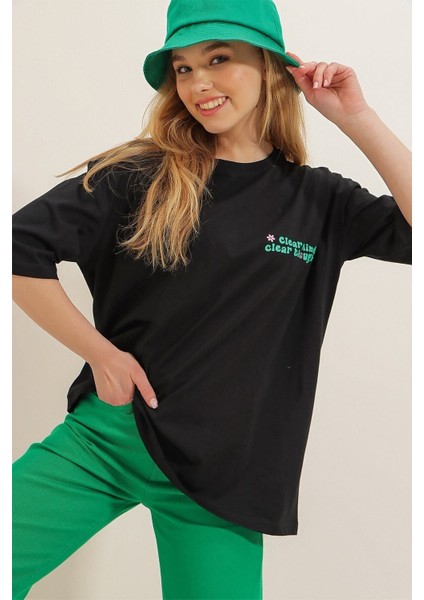 Kadın Bisiklet Yaka Önü ve Arkası Flok Baskılı Oversize T-Shirt fiyatları
