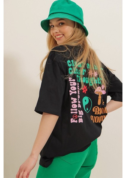 Kadın Bisiklet Yaka Önü ve Arkası Flok Baskılı Oversize T-Shirt modelleri