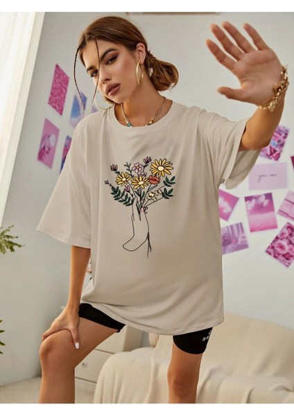 Büyük Beden El Çiçek Buketi Baskılı Oversize Bisiklet Yaka T-Shirt fırsatları