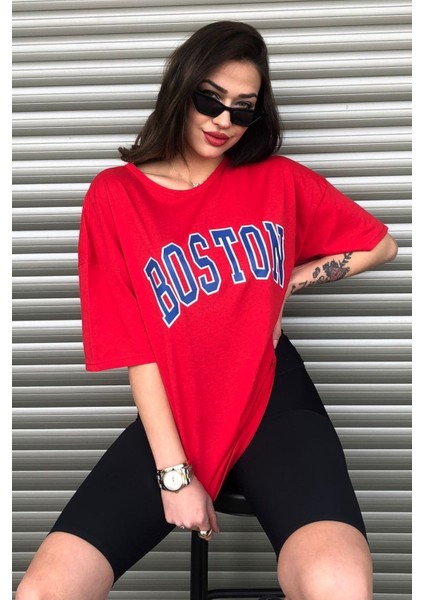 Boston Baskılı Kırmızı Oversize Kadın T-Shirt indirimleri