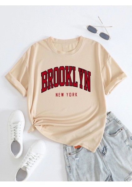 Büyük Beden Bej Brooklyn New York Kırmızı Baskılı Oversize Unisex Pamuklu T-Shirt