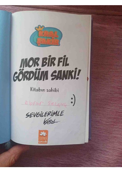 Kral Şakir Serisinden 'mor Bir Fil Gördüm Sanki!' Adlı Çocuk Kitabı, Mor Fil Karakterini Eğlenceli Şekilde Anlatıyor. Kral Şakir 7 - Mor Bir Fil Gördüm Ilk Sayfada Isim Yaziyor Harici Cok Iyi Durumda fırsatları