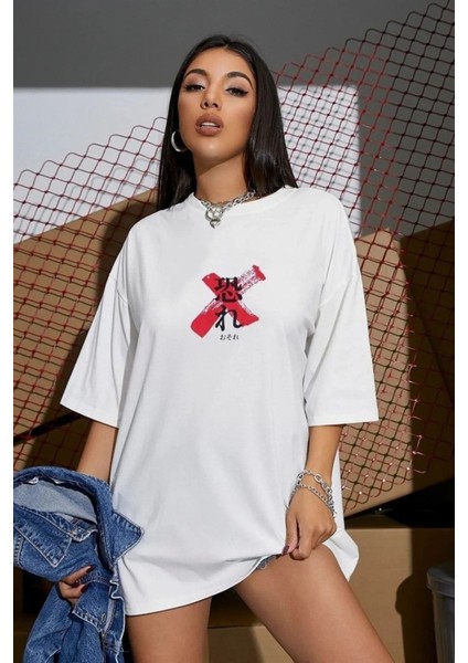 Beyaz 'osaka Dragon Japonca' Baskılı Oversize Kadın T-Shirt modelleri