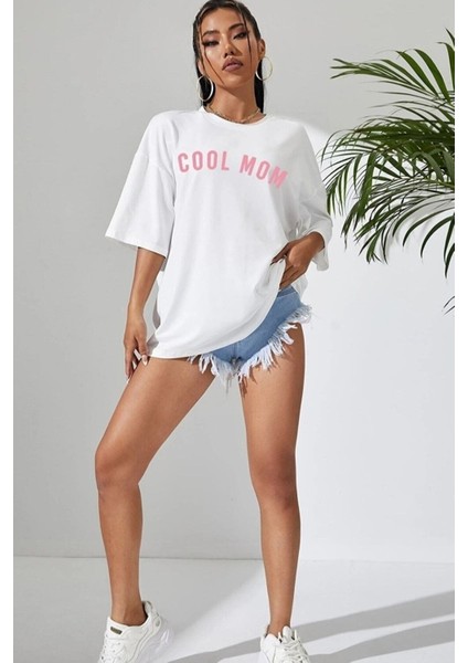Kadın Beyaz Cool Mom Baskılı Oversize T-Shirt modelleri