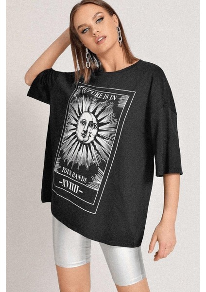 Kadın Future Is Your Hands Oversize T-Shirt fiyatları