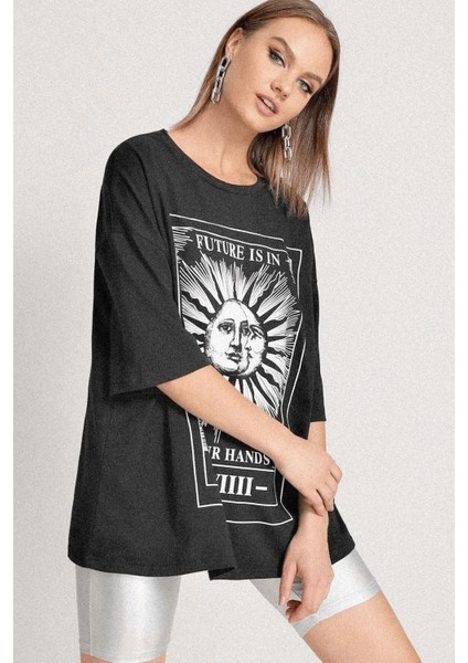 Kadın Future Is Your Hands Oversize T-Shirt fırsatları