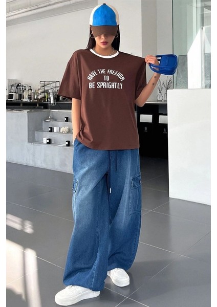 Büyük Beden Kahve Yaka Beyaz Freedom Baskılı Oversize Bisiklet Yaka T-Shirt fiyatları