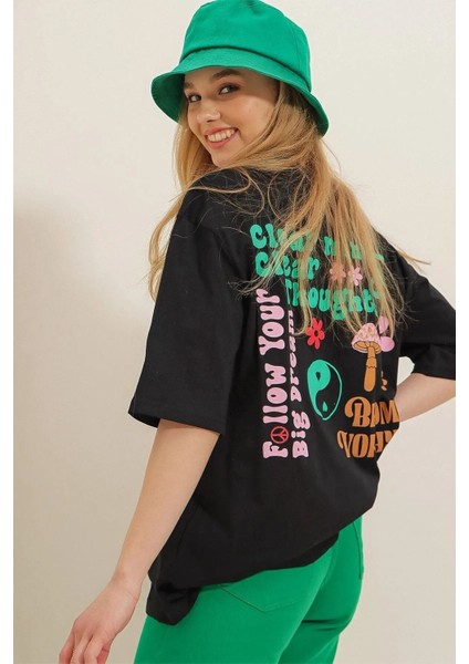 Büyük Beden Kadın Bisiklet Yaka Önü ve Arkası Flok Baskılı Oversize T-Shirt modelleri