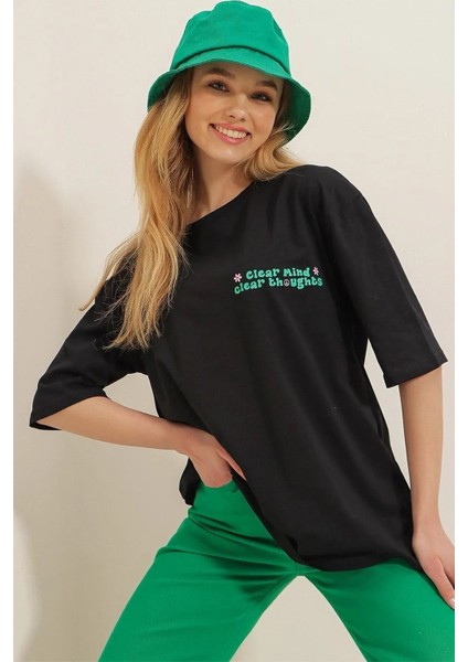 Büyük Beden Kadın Bisiklet Yaka Önü ve Arkası Flok Baskılı Oversize T-Shirt fırsatları