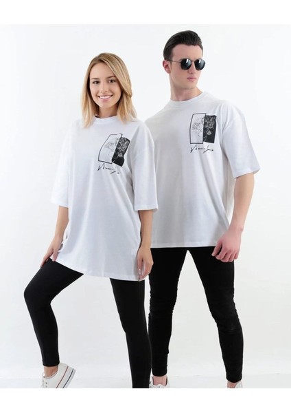 Imza ve Çiçek Baskılı Oversize Pamuklu Unisex T-Shirt fırsatları