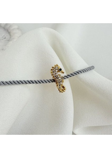 Kararmaz Şans Bilekliği Deniz Atı Gri Ipli